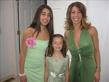 MOM & DAUGHTERS